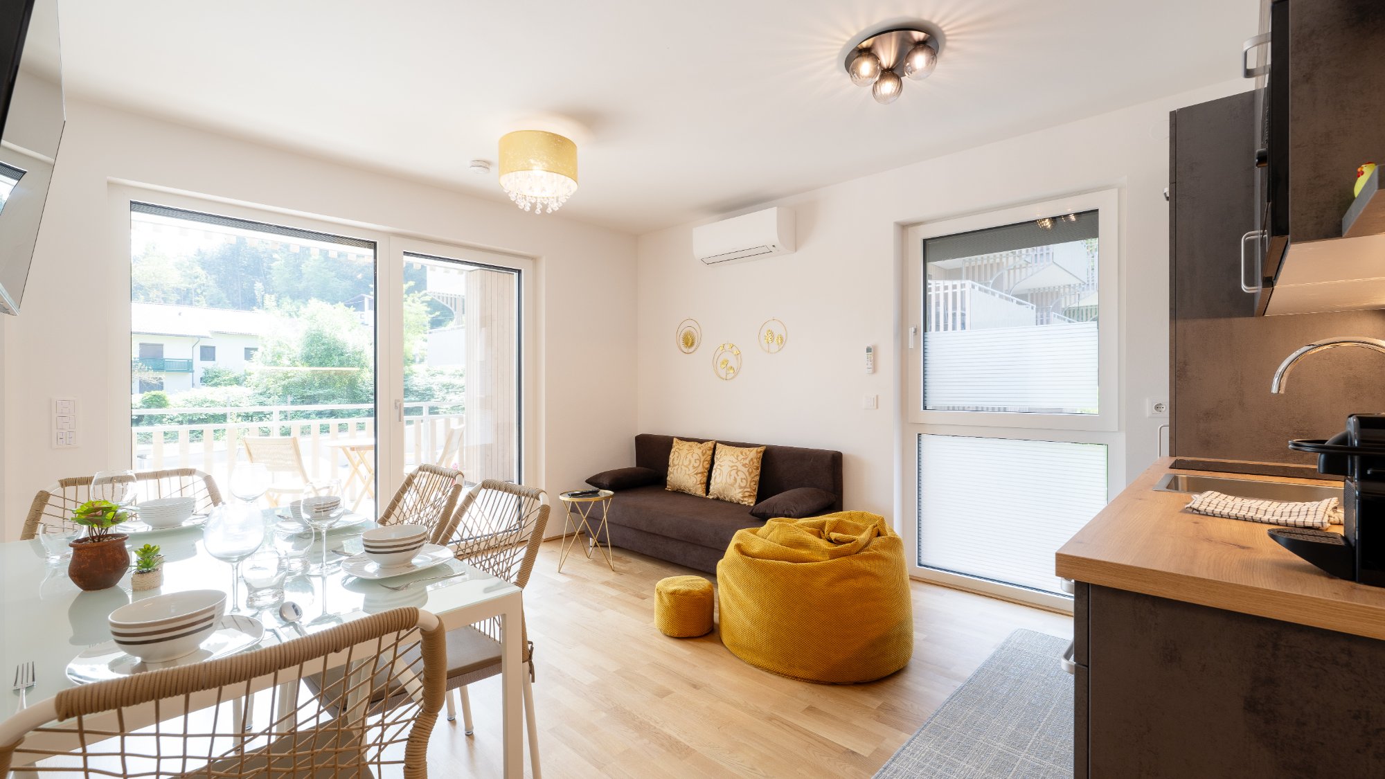 Ostbucht Top 8 Klopeiner See – kompakte 35 m² Ferienwohnung am Georgiberg mit großem 15 m² Balkon und Blick in die Natur